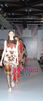 Model walks the ramp for Pria Kataria Puri at Bangalore fashion week on 10th Feb 2011 (8).JPG